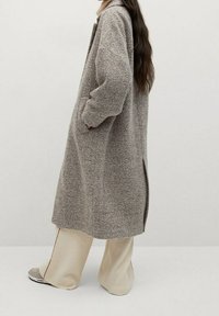 Mango Mantel - light grey