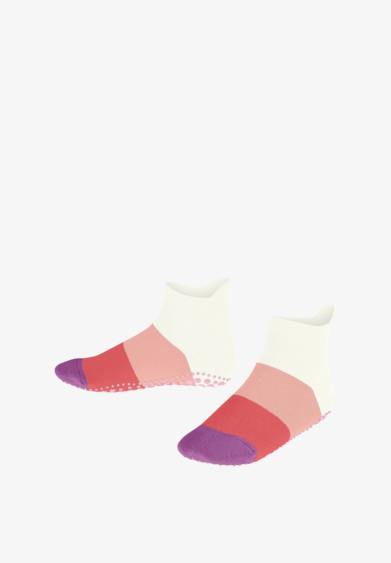 Chaussettes de cheville colorées avec un corps blanc et des sections rose, corail et rouge, et un orteil violet, dotées de points de grip texturés sur la semelle.
