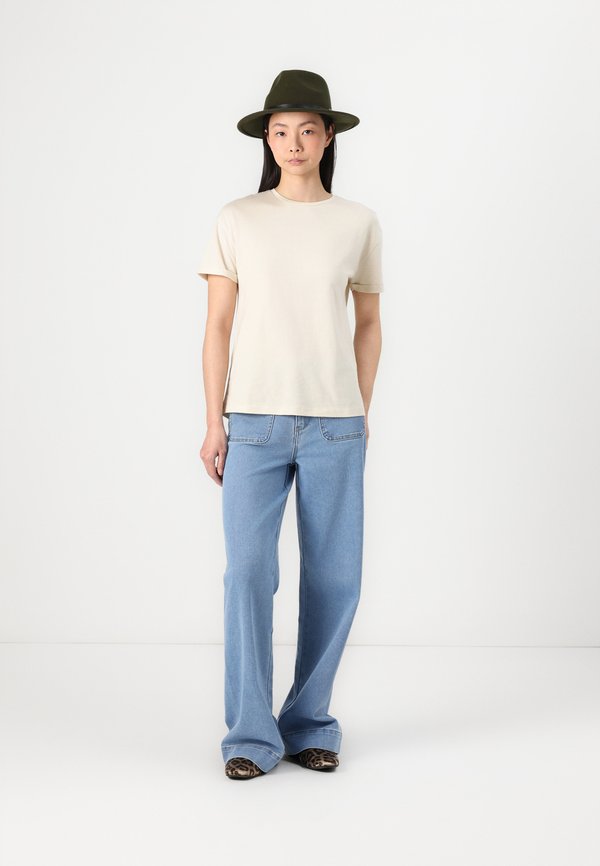 NMBRANDY - Basic T-shirt - birch3