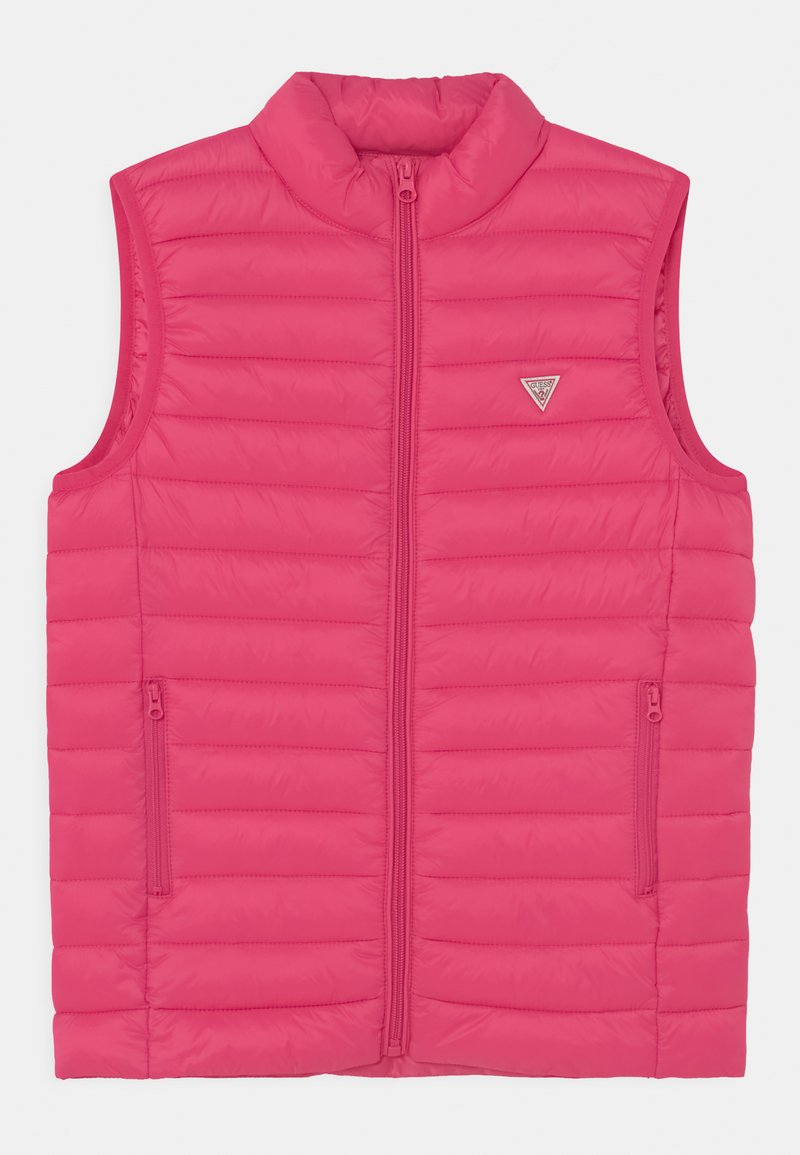 Gilet imbottito rosa con colletto alto, zip frontale e due tasche laterali. Presenta un piccolo logo sulla parte superiore sinistra. Texture liscia.