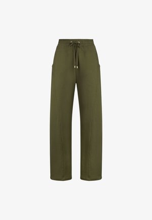 Pantaloni ampi color verde oliva realizzati in morbido misto cotone, con vita elasticizzata e cordoncino, oltre a tasche laterali.