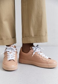See by Chloé ESSIE - Sneaker low - nude/sand - Zalando.at