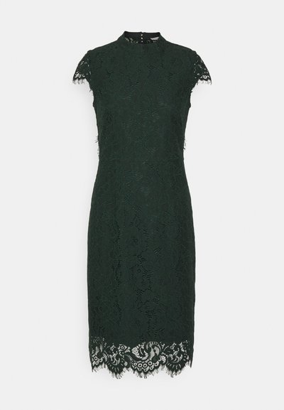 Πράσινο δαντελένιο φόρεμα με ψηλή λαιμόκοψη και κοντά καπάκια μανικιών. Πολύπλοκο λουλουδάτο μοτίβο με οδοντωτές άκρες. Υφή ύφασματος.