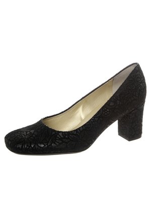 Escarpin noir à talon bloc bas avec bout arrondi et motif en dentelle florale complexe, doublure intérieure beige, isolé sur fond blanc.