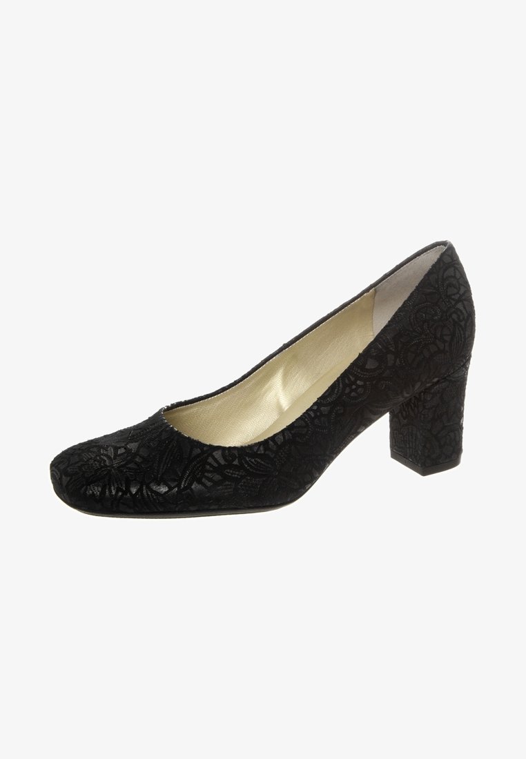 Escarpin noir à talon bloc bas avec bout arrondi et motif en dentelle florale complexe, doublure intérieure beige, isolé sur fond blanc.