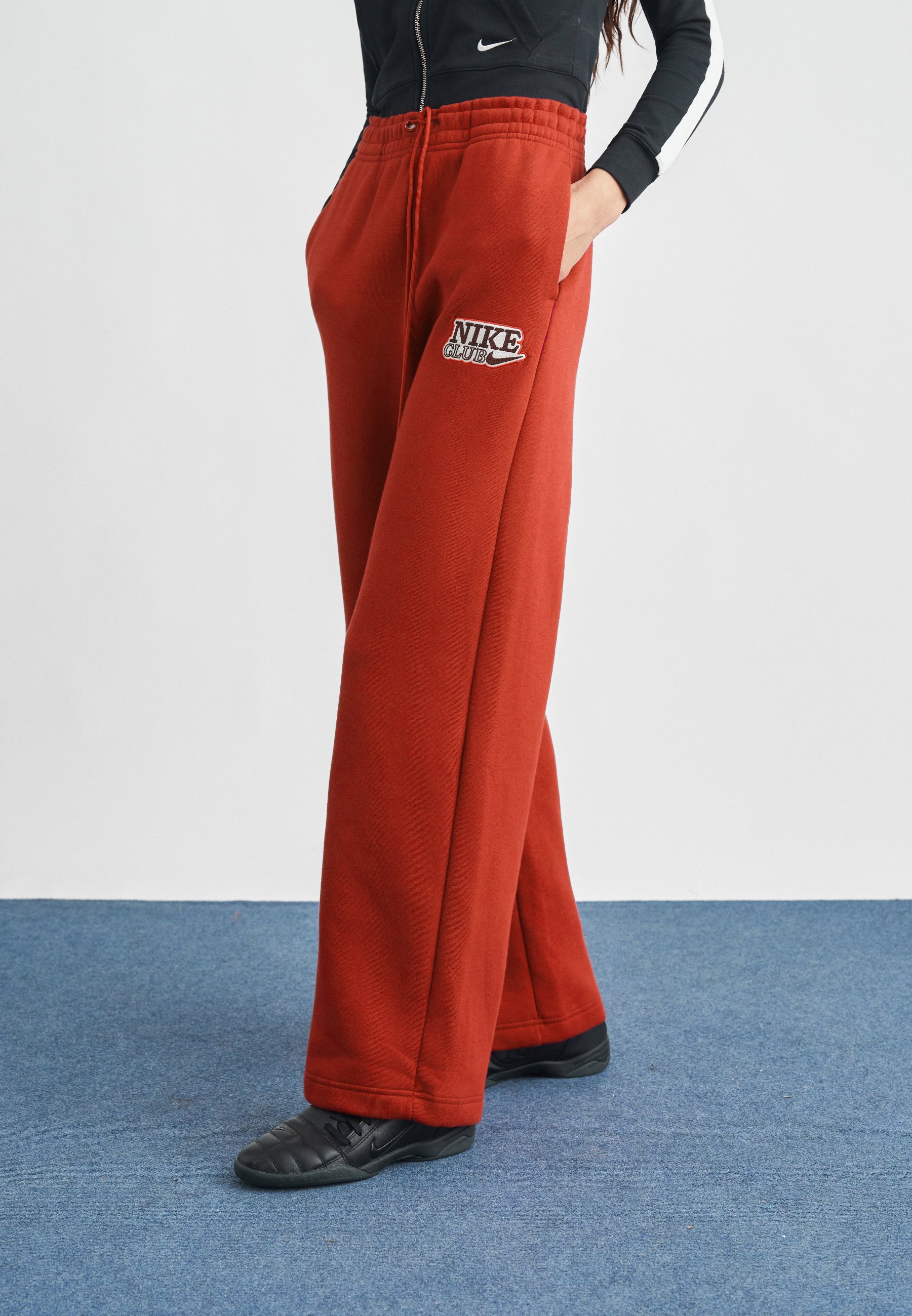 nike sweatpants design