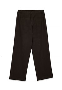 Tumedad aluspüksid tumepruunis, millel on vertikaalsed triibud, sujuva tekstuuriga, kahe tagatasku ja vöödega.