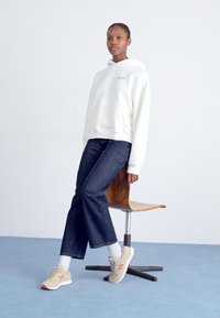 New Balance LINEAR HERITAGE BRUSHED BACK - Sweat à capuche - seasalt