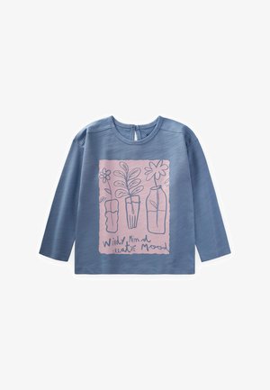 Długowieczny niebieski t-shirt dziecięcy z long sleeve, zdobiony różowym nadrukiem roślin i okularów z napisem "Windy Mind Creative Mood". Miękka tekstura.