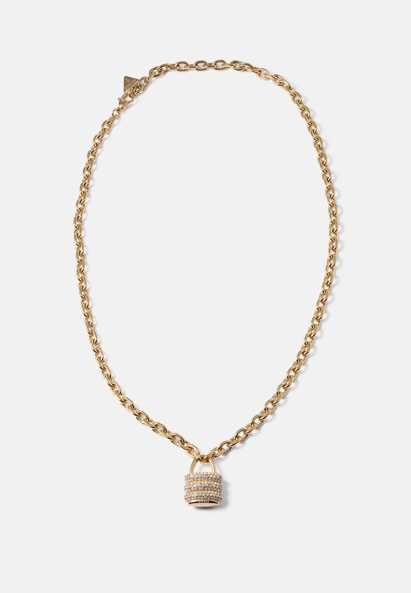 Colar de corrente dourada com um pendente em forma de cadeado adornado com realces brilhantes. Os elos da corrente são redondos e bem espaçados.