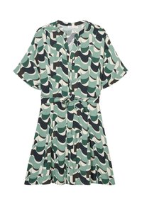 Robe à manches courtes en tissu léger, ornée d'un motif géométrique en vagues de teal, vert foncé et noir. Fermeture à boutons sur le devant, ceinture à nouer.