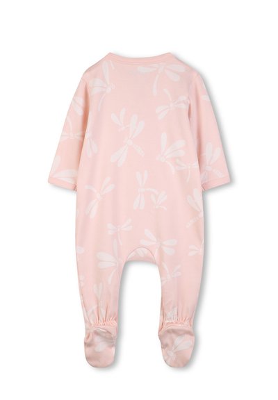 Body bébé rose à manches longues avec motifs de libellules blanches et pieds fermés, vu de dos sur fond blanc.