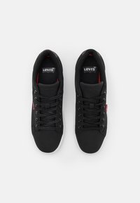 Levi's® COURTRIGHT - Zapatillas - black