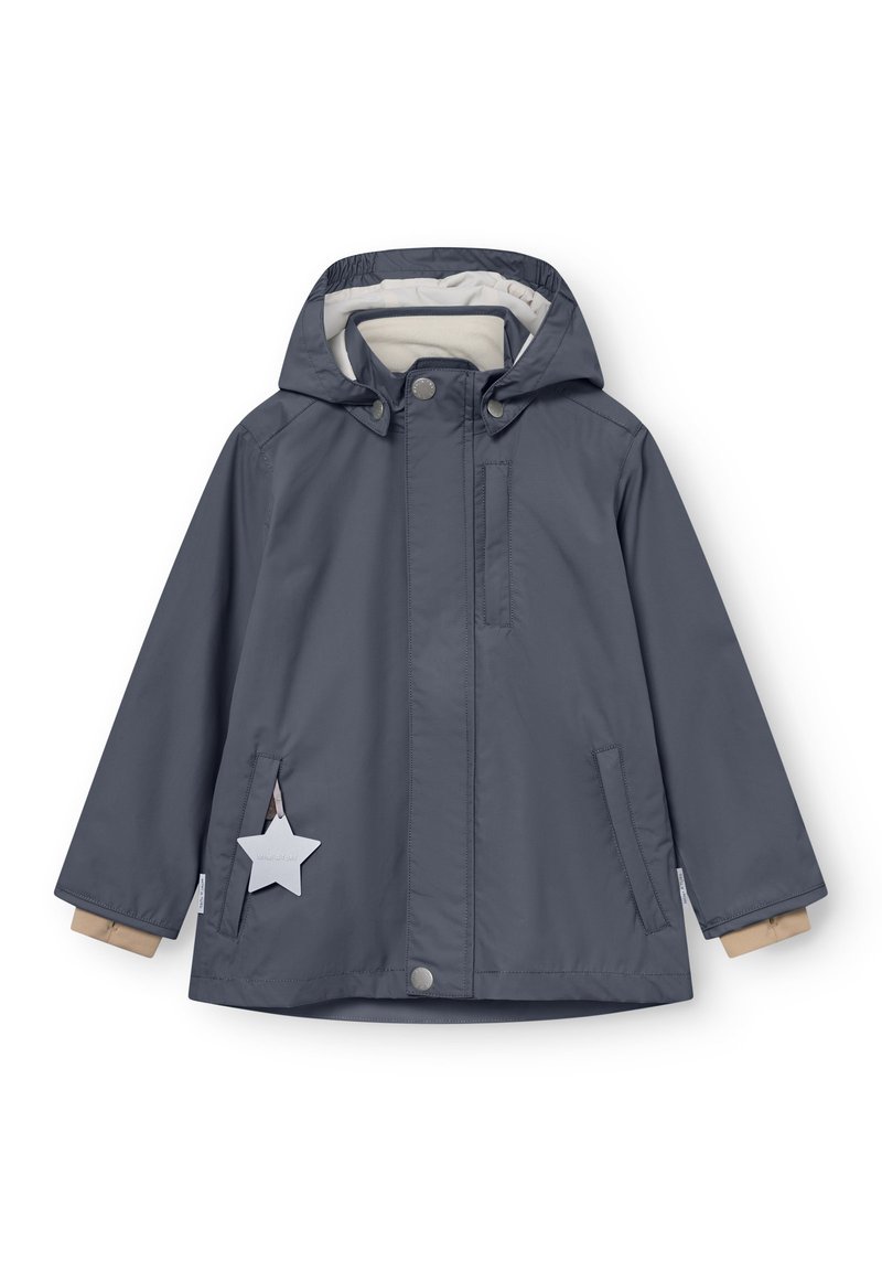 Otroški temno sivi dežni plašč s kapuco, z bež notranjo oblogo in manšetami, z zadrgo spredaj, pokrito z zavihkom na sponke, ter odsevno oznako v obliki zvezde.