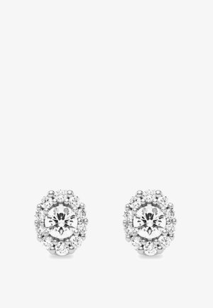 Paar runde Steckerohrringe mit einem großen zentralen Diamanten, umgeben von kleineren Diamanten, gefasst in einer silbernen Metallfassung.