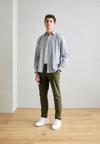 Thumbnail Image 3