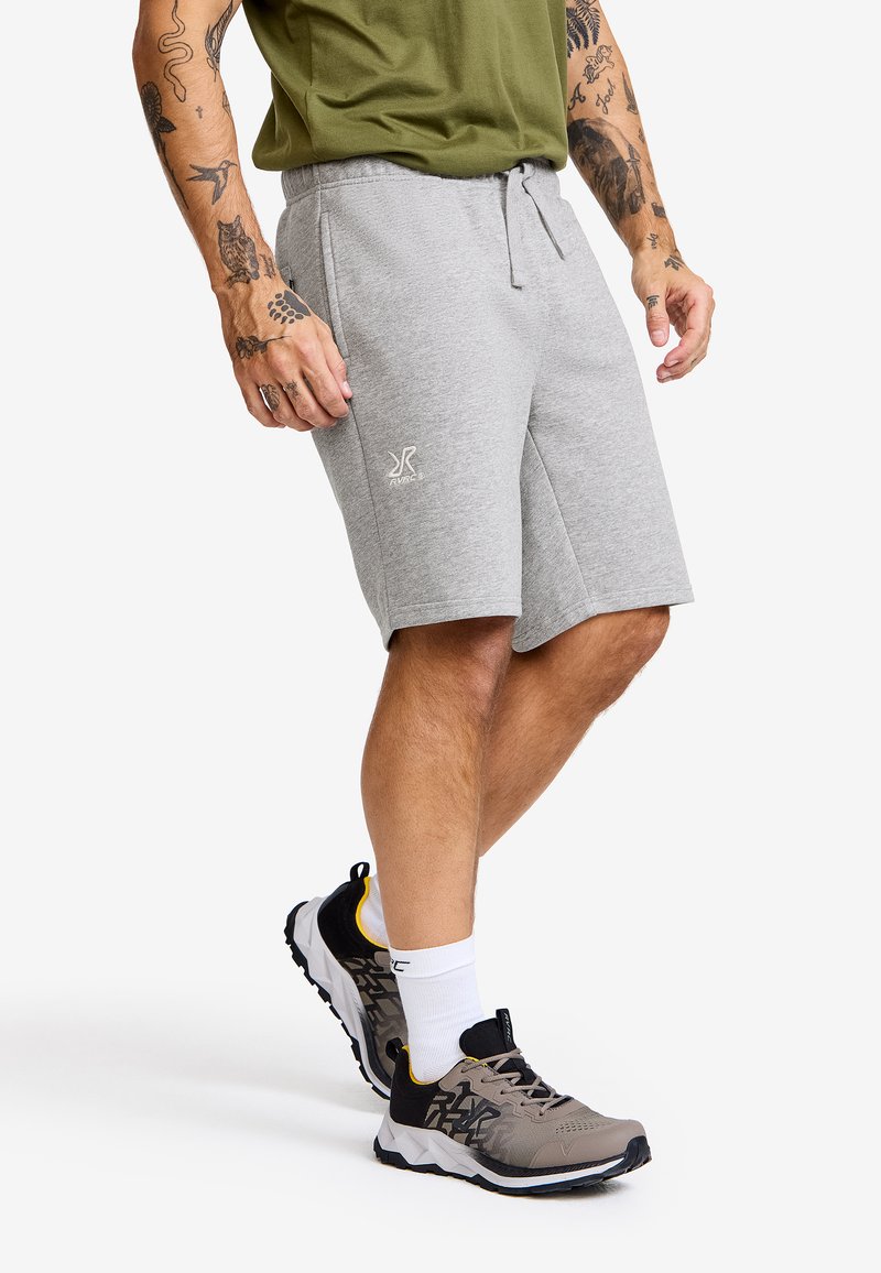 Grå bomullsshorts med resårmidja och snörning, med sidofickor och en liten logotyp broderad på vänster ben.