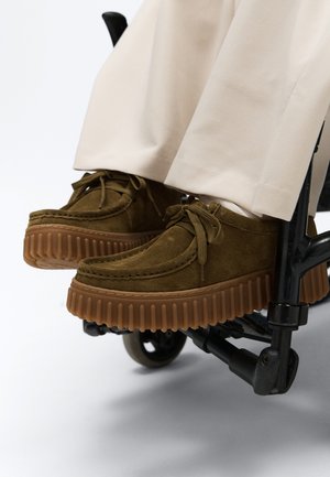 Clarks TORHILL BEE - Ежедневни обувки с връзки - olive