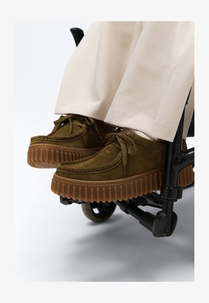 Clarks, TORHILL BEE - Καθημερινά παπούτσια με κορδόνια - olive