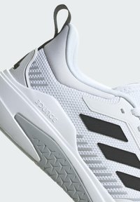 adidas Sportswear TRAINER V - Väglöparskor - white