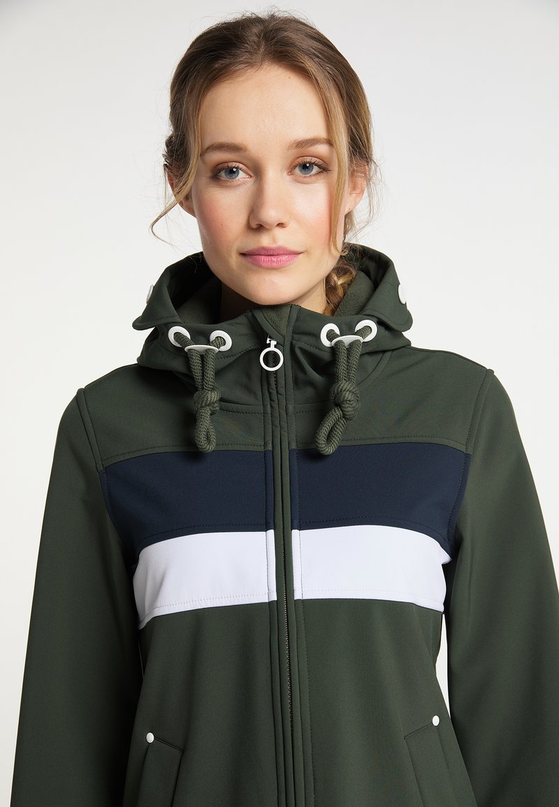 Veste à capuche verte avec des rayures horizontales bleu marine et blanches, cordons de serrage ajustables et poches latérales avec des accents circulaires.