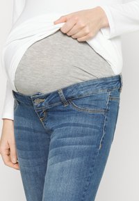 MAMALICIOUS MLJULIA - Calças de ganga justas - medium blue denim