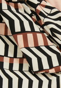 Reiss CHARLIE CHEVRON-STRIPE - Bikiniunderdel - black/brown