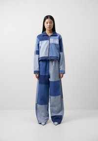 adidas Originals - KSENIA SCHNAIDER PW TRACK - Giacca di jeans - light denim Immagine in miniatura 1