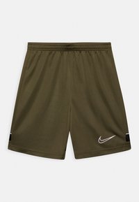 Shorts de sport vert olive avec taille élastique, accents latéraux noirs et logo Swoosh blanc de Nike sur la jambe inférieure droite.