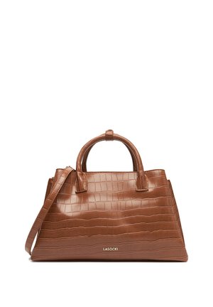 Brązowa torebka ze skóry o fakturze krokodyla, z dwoma uchwytami, regulowanym paskiem na ramię i złotym logo LASOCKI z przodu.