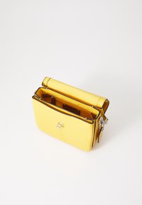 COACH POLISHED PEBBLED CASSIE CROSSBODY Handtasche canary/gelb