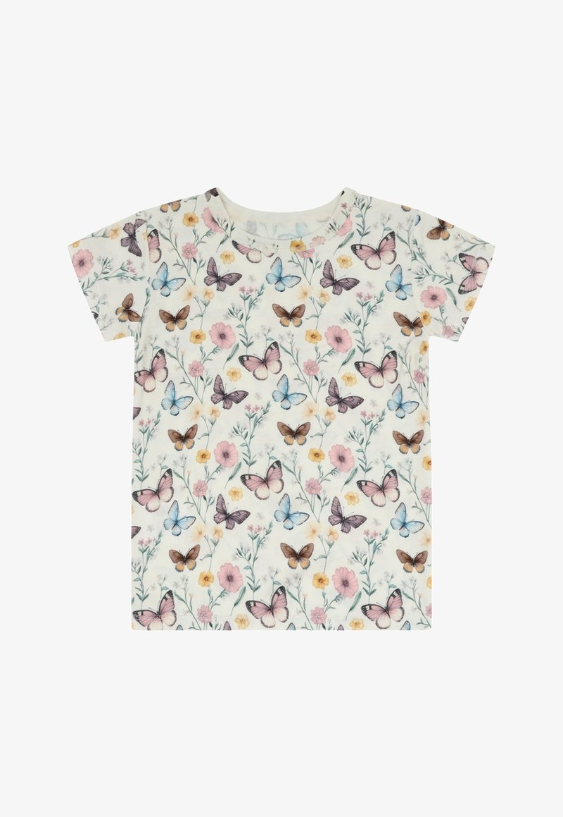 Chemise blanche à manches courtes avec un motif de papillons multicolores et de fleurs roses et jaunes réparti uniformément sur le tissu.