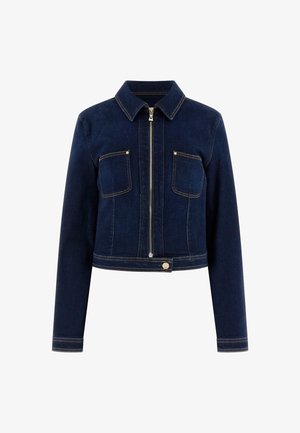 Ciemnoniebieska, przycięta kurtka dżinsowa z przednim zamkiem błyskawicznym, dwoma kieszeniami na piersi, złotymi akcentami oraz kontrastowymi przeszyciami. Posiada klasyczny kołnierz.