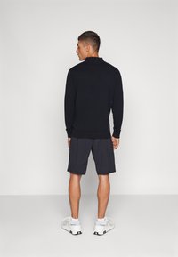 Oakley TERRAIN SHORT - Sportiniai šortai - blackout