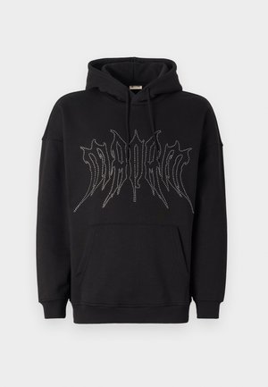 Sort hættetrøje lavet af bomuldsblanding, med et stort rhinestone-trykt motiv på fronten og en kængurulomme. Blød tekstur.