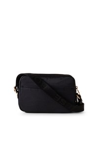 Sac bandoulière noir texturé avec une fermeture éclair dorée, arborant un logo de marque audacieux sur la sangle et une forme rectangulaire avec une poche avant.