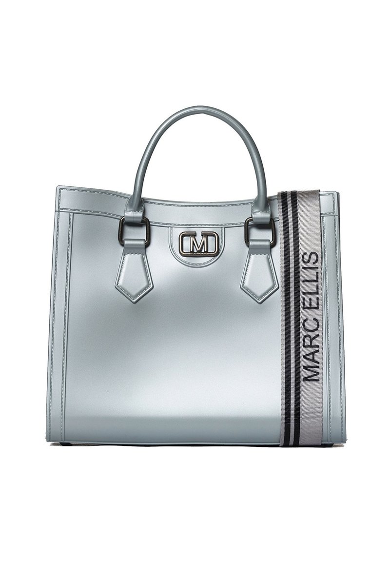 Lichtblauwe totebag van glad materiaal, met een gestructureerde vorm, dubbele handvatten en een geweven band met de tekst "MARC ELLIS."