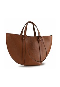 Borsa tote in pelle marrone dalla forma arrotondata, superficie testurizzata, manici corti e lunghi, e dettagli di cuciture a contrasto.
