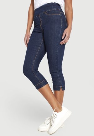 Dunkelblaue Denim-Caprihosen mit hohem Bund, ausgestattet mit kontrastierender gelber Stickerei, seitlichen Taschen und geschlitzten Säumen.