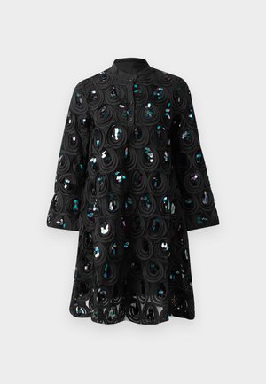 Rochie neagră cu mâneci lungi, guler înalt, plachetă cu nasturi și modele circulare din paiete care creează un design texturat și strălucitor.