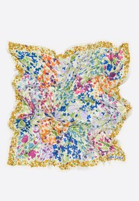 Sciarpa floreale in tessuto leggero con fiori multicolori su sfondo bianco, bordino giallo con finiture sfilacciate, logo nell'angolo.