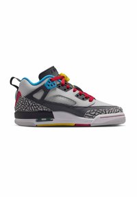 Sneaker basse con colori bianco, grigio, rosso e blu, caratterizzata da lacci rossi, dettagli con stampa elefante e un cuscinetto d'aria visibile nella suola.