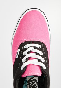 Vans UA COMFYCUSH ERA - Tossud - carmine rose/bl