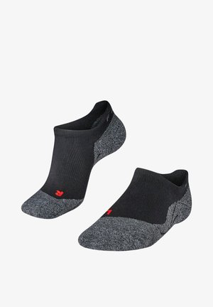 Schwarze Knöchelsocken mit einer strukturierten grauen Ferse und Zehenbereich. Enthält ein rotes Logo an der Vorderseite und ist für eine enge, profilierte Passform konzipiert.