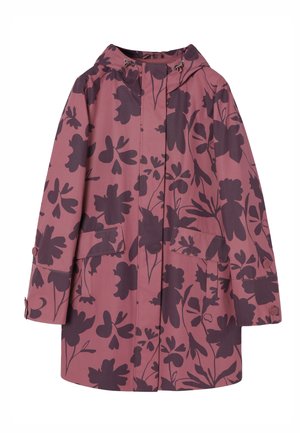 Pitkä laventelinsävyinen sadetakki, jossa tumma kukkakuvio, huppu, etutaskut läppäluukuilla ja nappikiinnitteiset hihansuut.