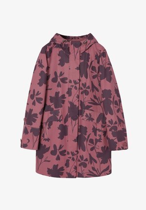 Pitkä laventelinsävyinen sadetakki, jossa tumma kukkakuvio, huppu, etutaskut läppäluukuilla ja nappikiinnitteiset hihansuut.