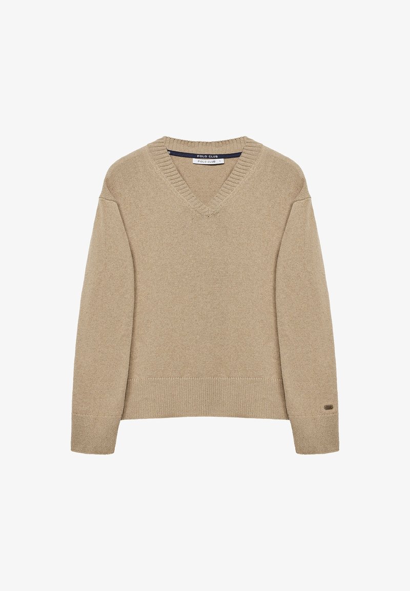 Pull en maille beige à col en V avec manches longues, poignets et ourlet côtelés, avec une petite étiquette de marque sur le poignet de la manche gauche.