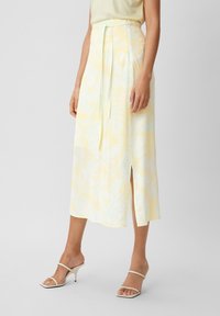comma MIDI MIT ALLOVER PRINT - Gonna a campana - helles zitrone
