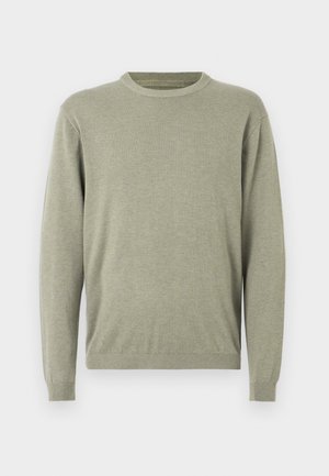 Maglione verde chiaro realizzato in morbido tessuto a maglia. Presenta un collo tondo, maniche lunghe e polsini e orlo a coste. Texture liscia, design semplice.