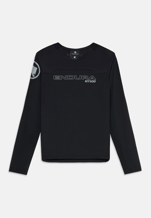 Schwarzes langärmeliges Sportshirt mit dem Schriftzug "ENDURA MT500" auf der Vorderseite und einem runden Logo auf dem linken Ärmel, aus atmungsaktivem Stoff gefertigt.